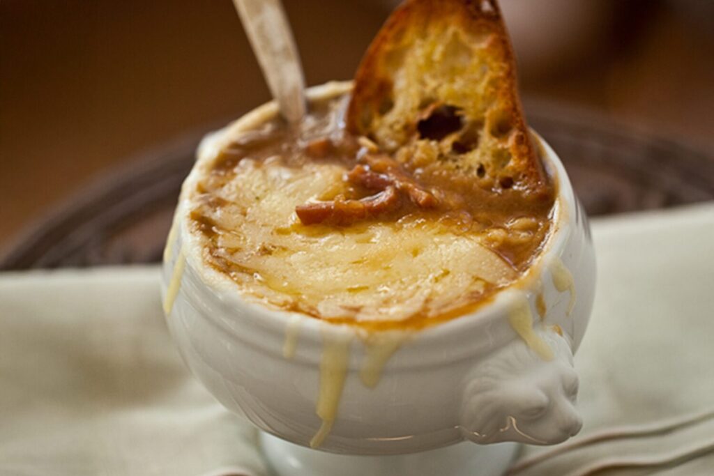 Caramelized onion soup with gruyere and crostini