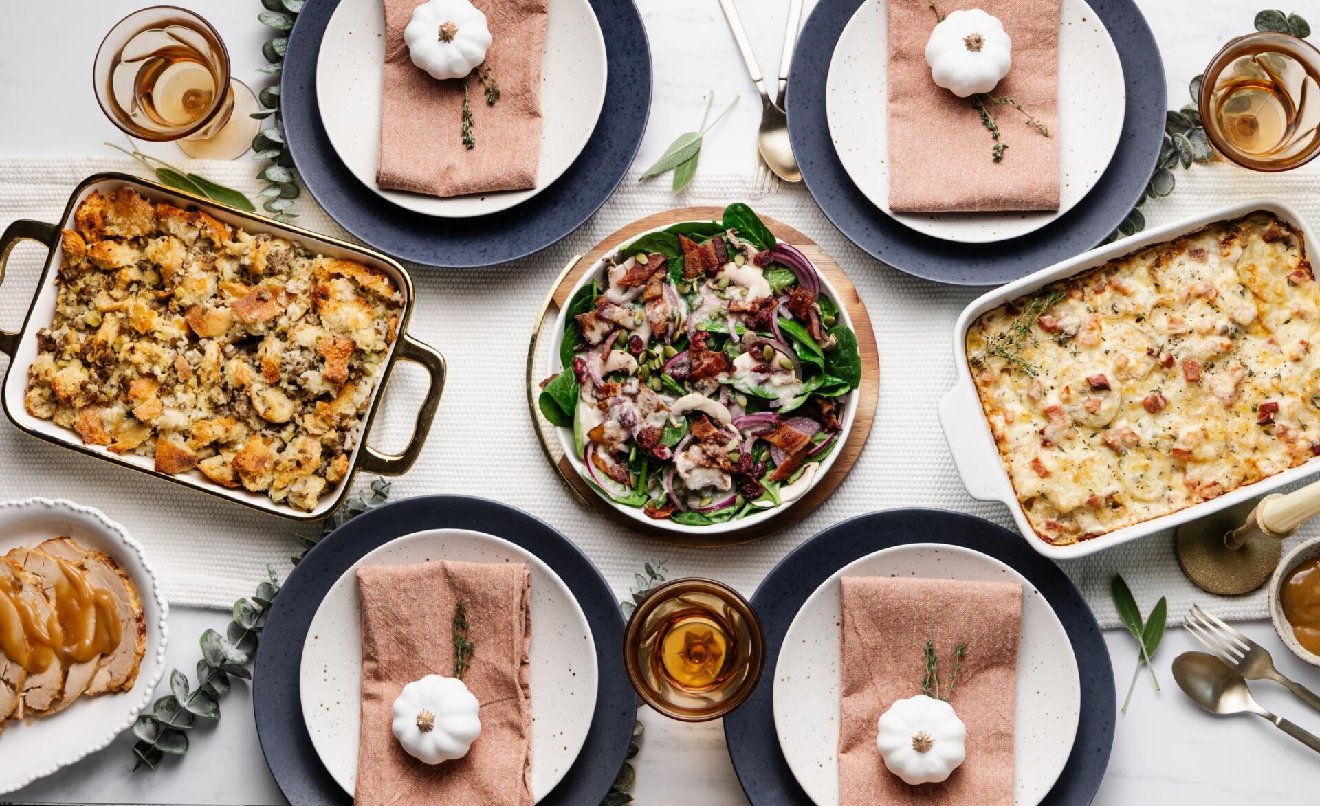 Thanksgiving dinner tablescape